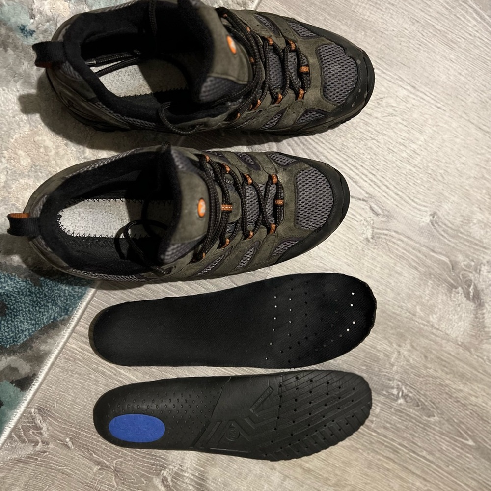 Merrell MOAB seal color hiking shoes. Waterproof and just washed ready to go !!!